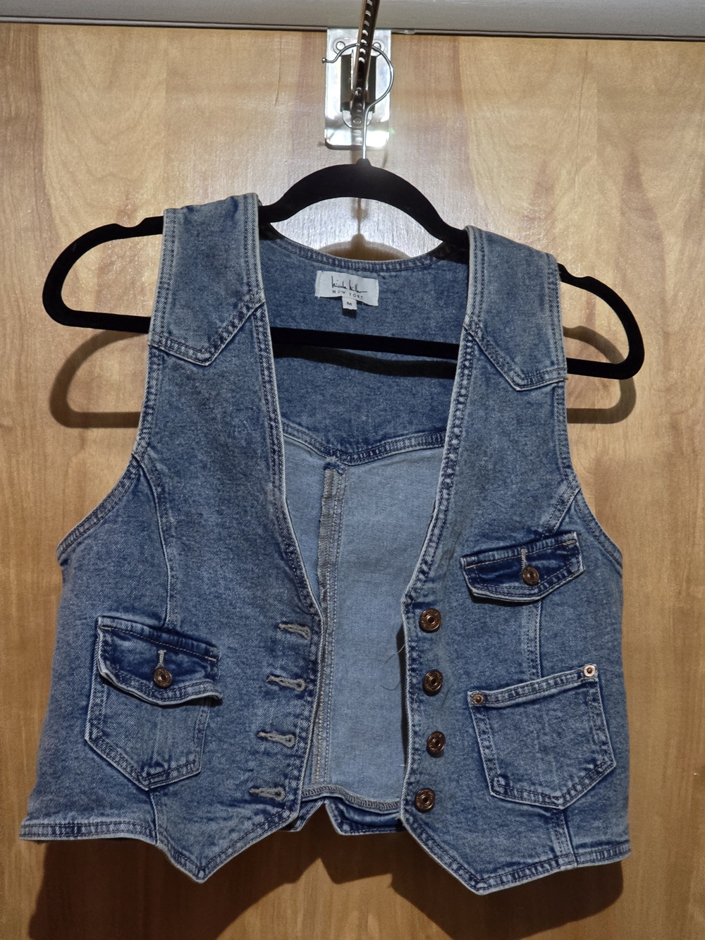 Subcategory prediction for women's jeans image